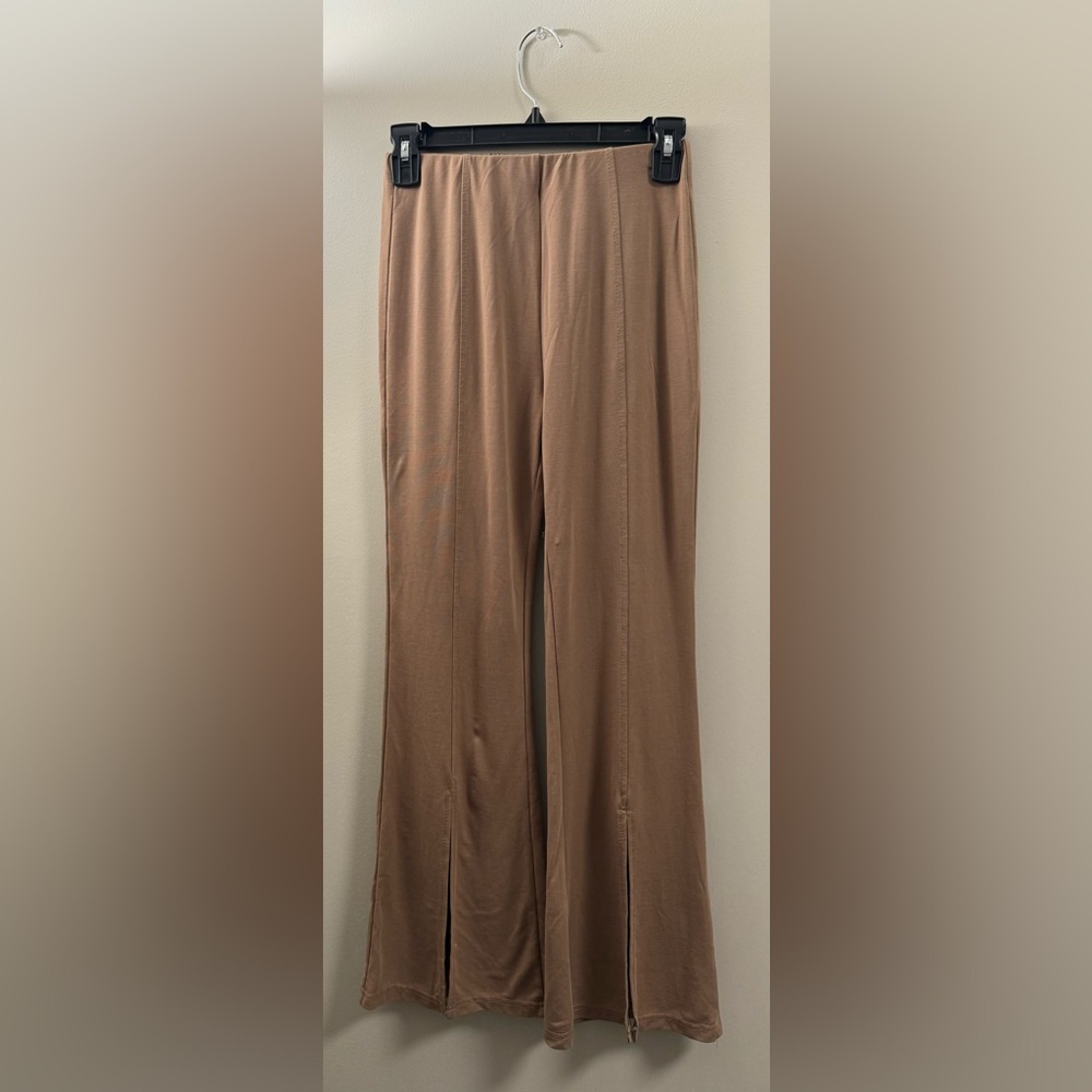 Better Be, Small flared pants with slit